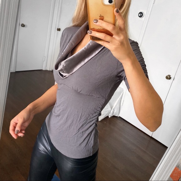 🍂 ELEGANT GREY SATIN SHORT SLEEVE TOP! - Picture 2 of 7